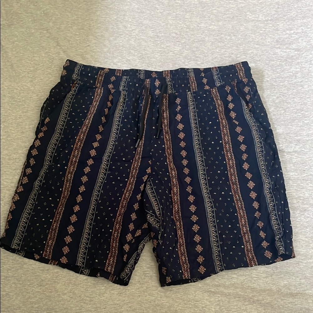 Stylish Men's Patterned Shorts in Navy and Brown